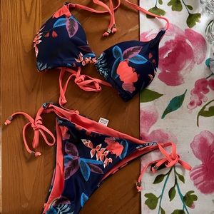 NWT Never Worn Medium Two Piece Bikini/Swimsuit 
Triangle Top String Bikini Set